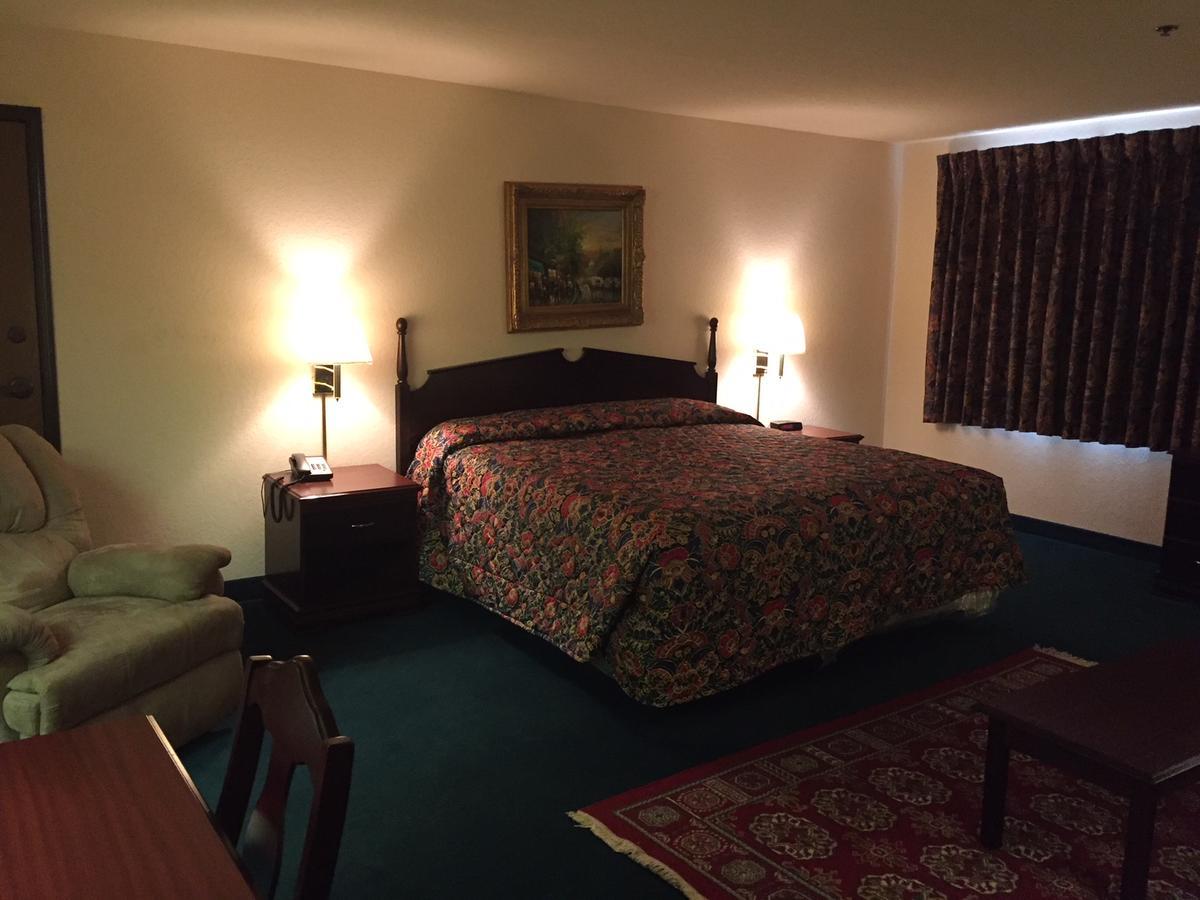 Haven Inn & Suites Монро Екстер'єр фото
